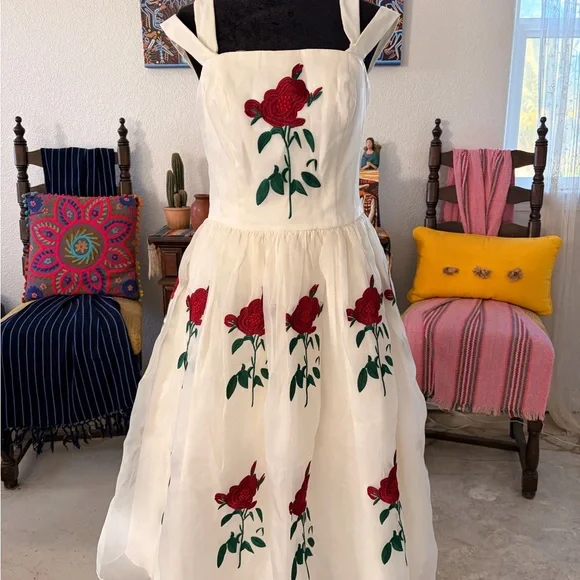 TATYANA BELLA ROSE NWT Elegant Floral Embroidered Taffeta cocktail 1950โs dress - Picture 1 of 4